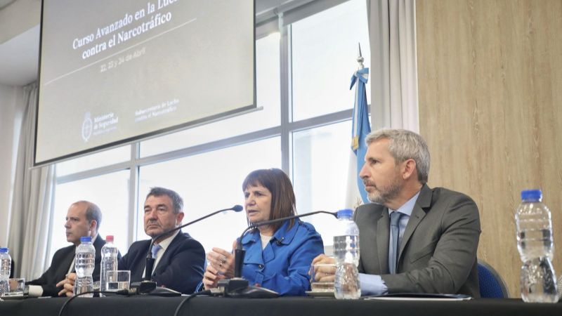 Bullrich en Paraná: apertura del "Curso avanzado en la lucha contra el narcotráfico"
