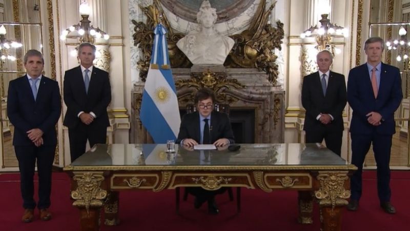 Milei anunció un superávit fiscal del 0,2% en el primer trimestre del año