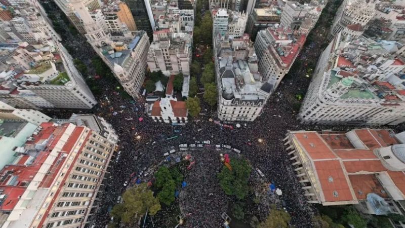 Masiva e histórica Marcha Federal en apoyo a la Universidad Pública