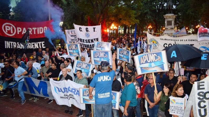 Gran movilización de APUNCA en defensa de la educación pública