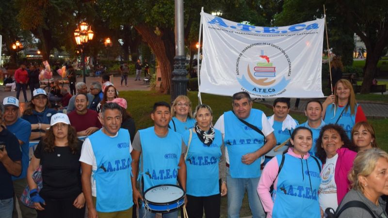 Gran movilización de APUNCA en defensa de la educación pública