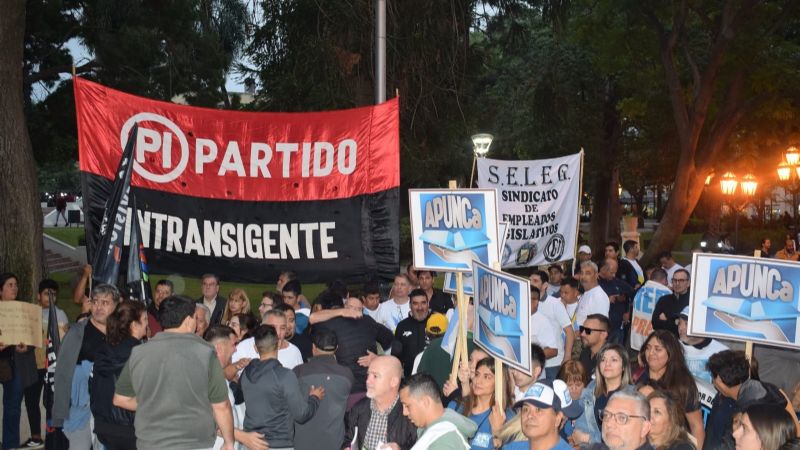Gran movilización de APUNCA en defensa de la educación pública