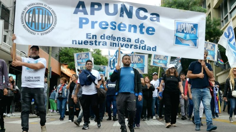 Gran movilización de APUNCA en defensa de la educación pública