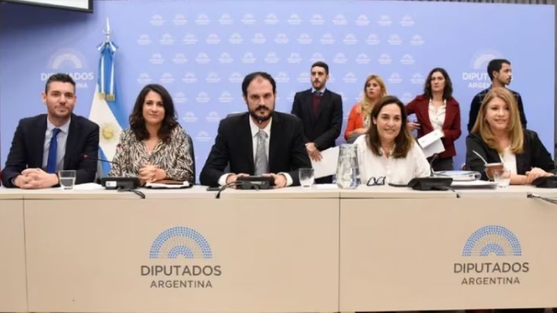 La Ley Bases obtuvo dictamen y se debatirá en el recinto el próximo lunes