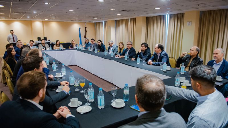 El gobernador Raúl Jalil participó del encuentro entre las cámaras mineras