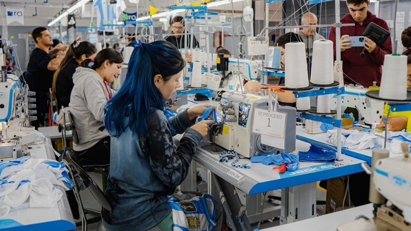 RA Intertrading fabrica la nueva indumentaria que usará la Selección Argentina