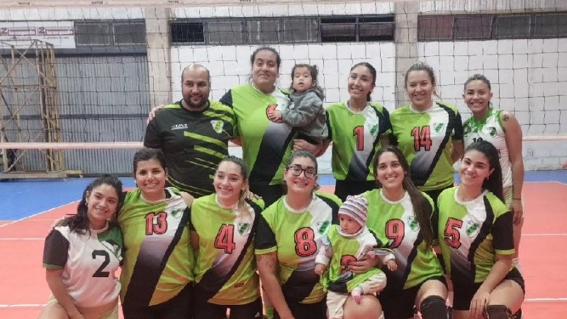 Defensores ganó y lidera el vóley femenino