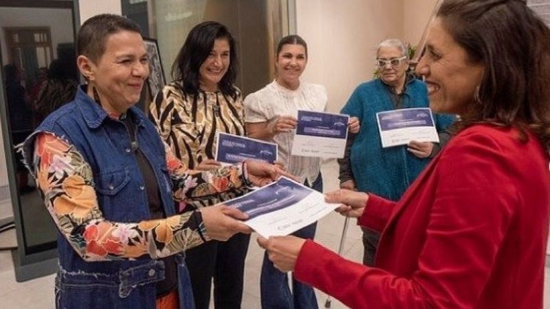 Docente de Extensión, premiada en el Primer Salón de Artes Visuales Bicentenario