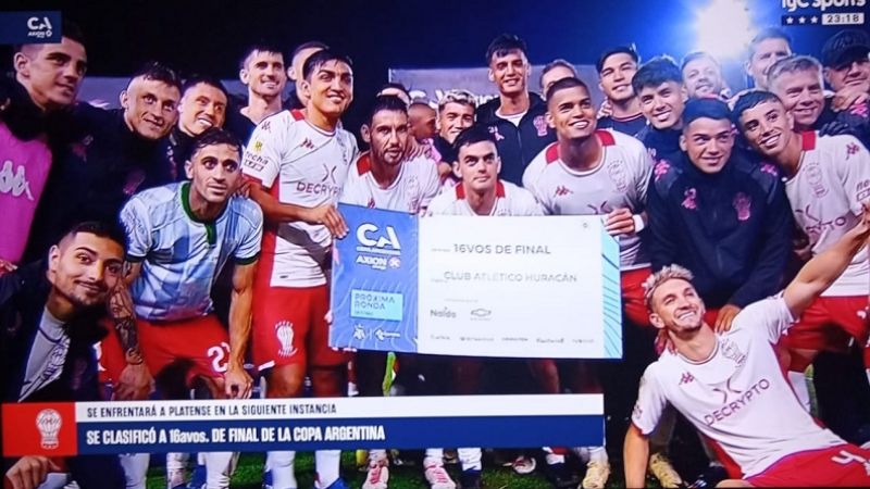 Huracán pasó por los penales ante Va. Mitre