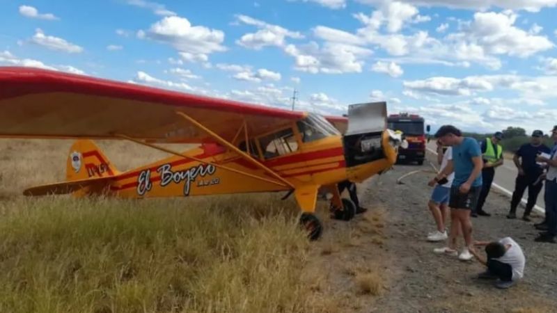 Piloto filmó su aterrizaje forzoso en una ruta