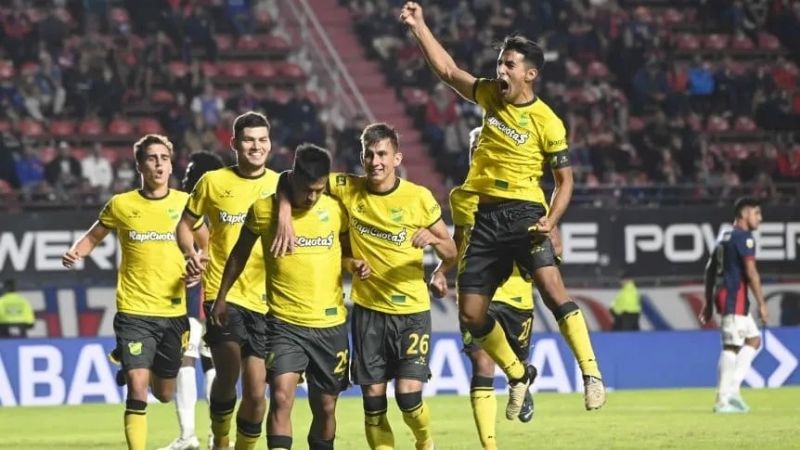 Defensa venció 2-0 a San Lorenzo y está 3ro.