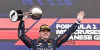 LA CELEBRACIÓN de Max Verstappen, en el podio, tras imponerse en el Gran Premio de Japón de la Fórmula 1. 