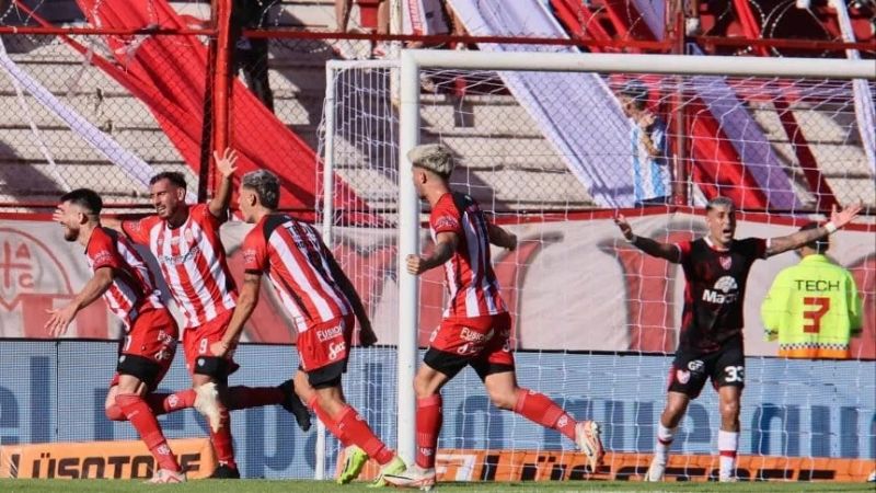 Barracas en la cima y Atlético logró su primer triunfo