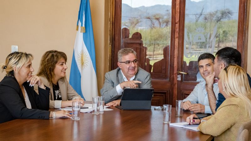 Gobierno y gremios trabajan para eficientizar el sistema educativo provincial