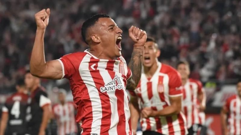 Ganó Estudiantes, que lidera con Huachipato
