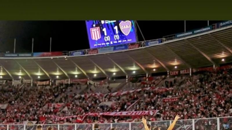 Verón felicitó a los jugadores y el cuerpo técnico