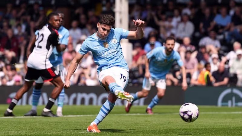 Julián puso el cuarto en la goleada del City al Fulham