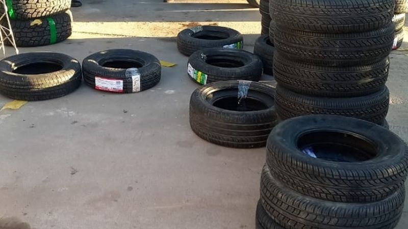 Traían 28 cubiertas y se las incautó la policía