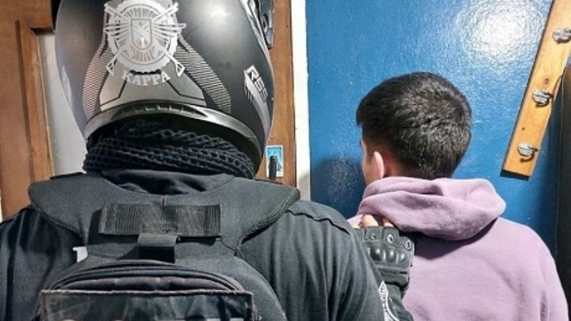Vio a la policia, escapó y arrojó $350.000