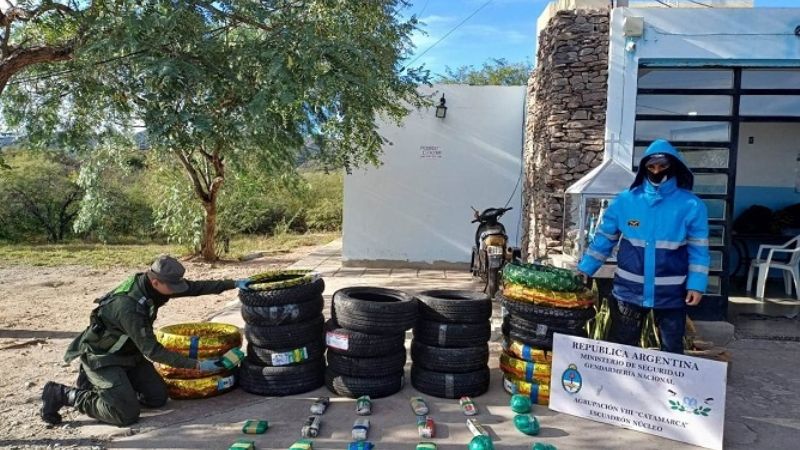 Secuestran varias cubiertas y 6 kilos de hojas de coca