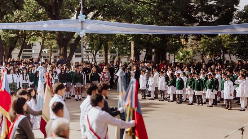 Alumnos del SEM hicieron la promesa de fidelidad a la Constitución