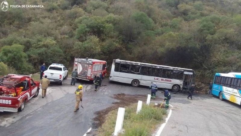 Susto en la cuesta: se incendió un colectivo