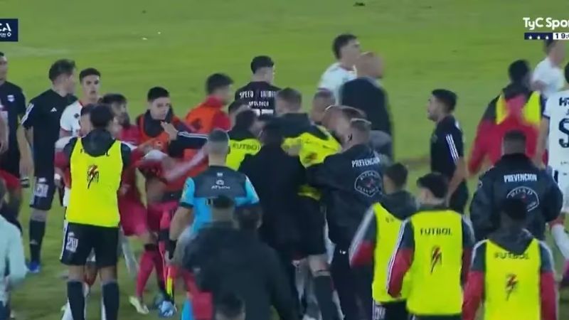 Pasó Newell’s; que terminó a las piñas con Riestra