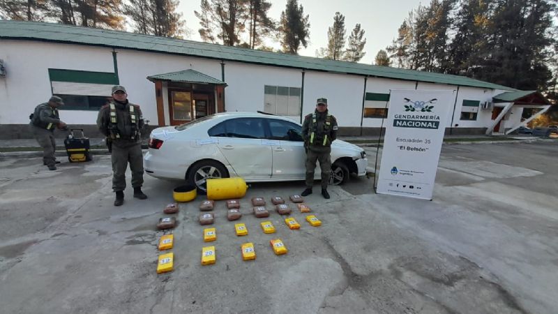 Acondicionaba marihuana y cocaína dentro de un tubo de GNC