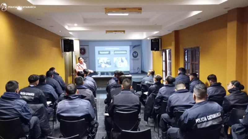 Policías brindaron capacitaciones en Capital y el interior provincial