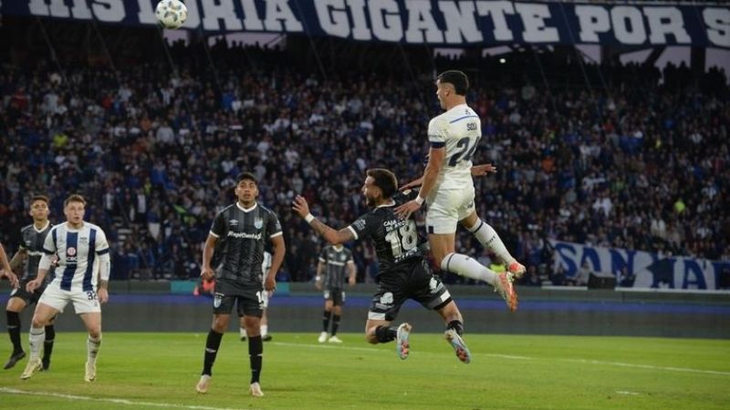 Talleres venció a Atlético Tucumán y lidera