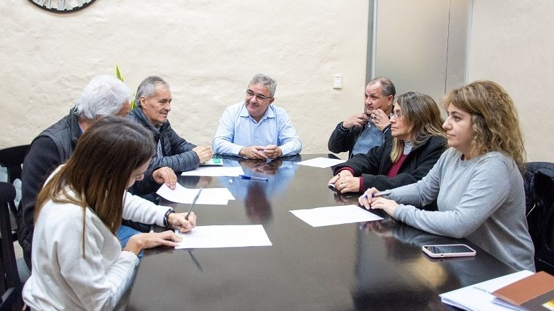 Paritarias: 18% de aumento y 2 bonos