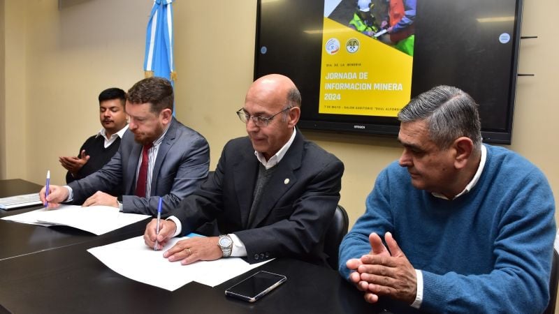 Estudiantes de la UNCA recibirán capacitación en el sector privado 