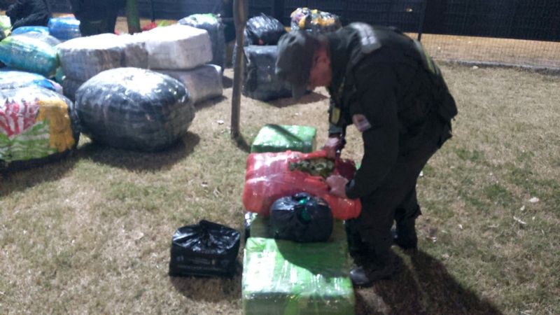 Incautaron más de 400 gramos de marihuana y 132 kilos de hojas de coca