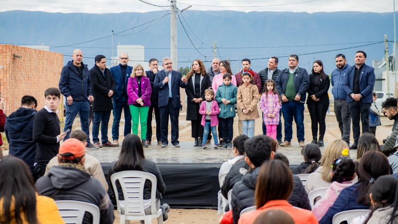 El gobierno entregó 85 viviendas en Valle Viejo