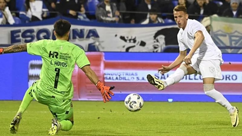 Vélez consiguió su primer triunfo en la Liga