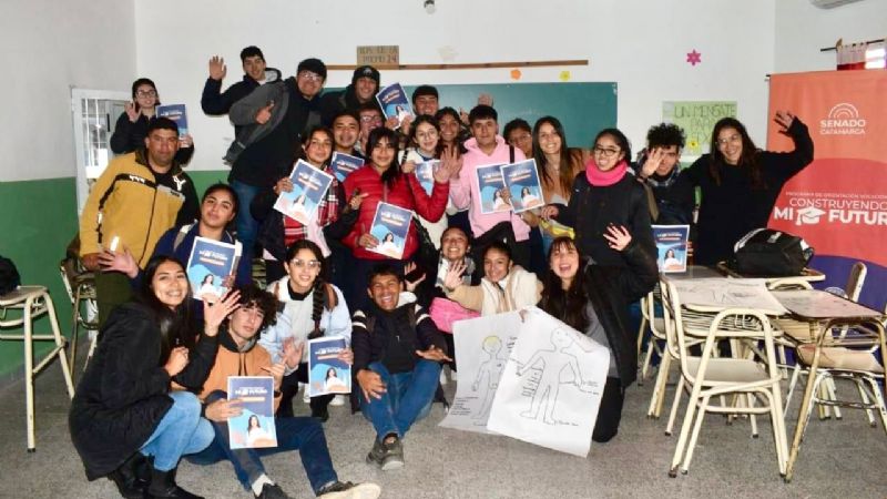 Construyendo Mi Futuro visitó a los estudiantes de la Escuela Secundaria N° 27