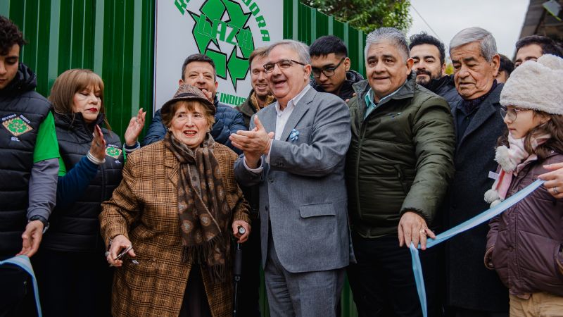 Inauguraron fábrica destinada al reciclado y fabricación de maples