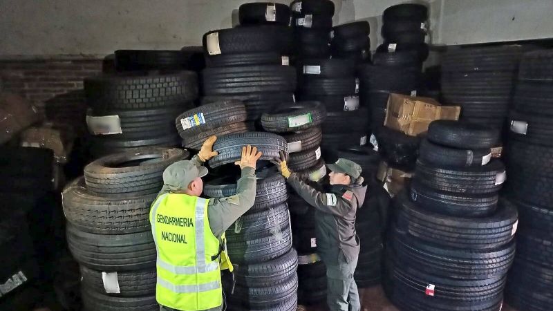 Gendarmería secuestro más de 500 neumáticos de contrabando