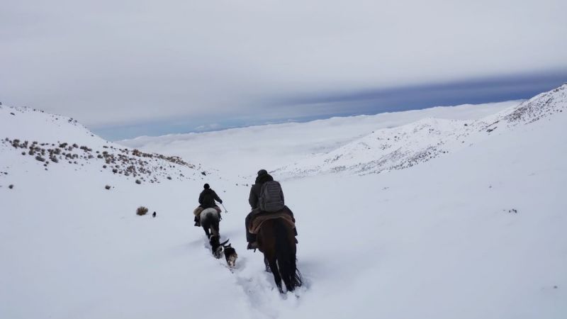 Estuvo atrapado por seis días en un refugio precario de la cordillera