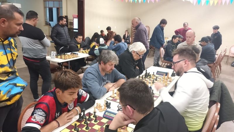 Adhesivos Siloc ganó la 1ra fecha de la Liga de Ajedrez