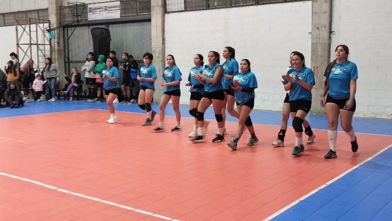 Triunfos de Ateneo “A”, Defensores “B” y la Selección