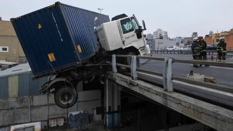 Suspendieron la licencia profesional del camionero alcoholizado que chocó esta madrugada