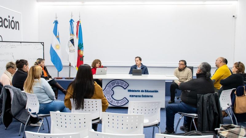 Los gremios docentes de la provincia apoyaron el proyecto de educación disruptiva