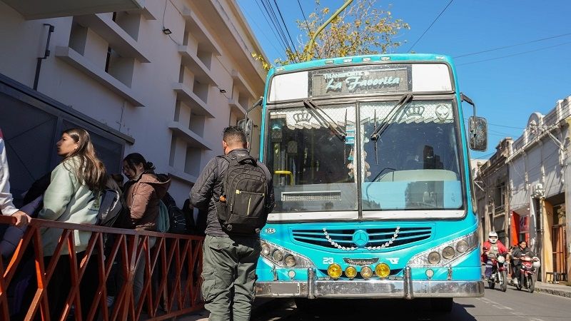 Secuestran colectivo que trasladaba alumnos sin autorización