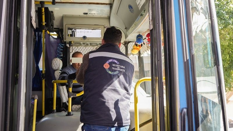 Secuestran colectivo que trasladaba alumnos sin autorización