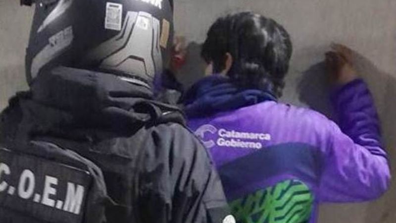 Un joven fue aprehendido y prendas de vestir incautadas
