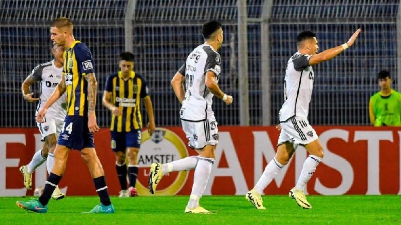 Rosario Central perdió con Mineiro y se complicó