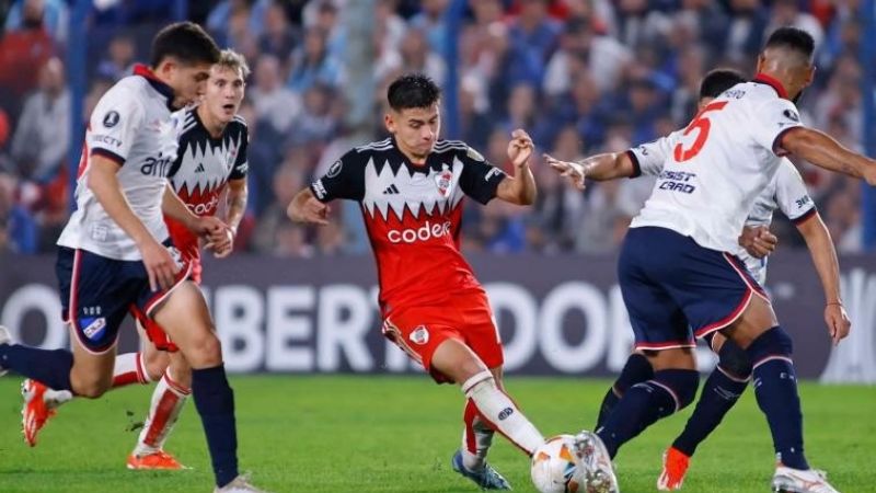 River empató, y sigue líder del Grupo H