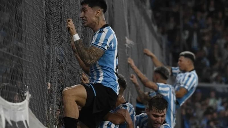 Racing venció a Riestra y se afirma como líder