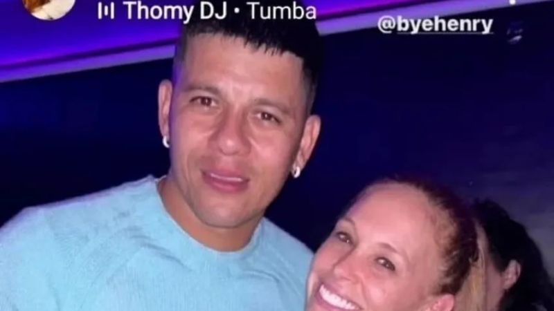 Rojo, en partido “intercountry” y festejo en un boliche